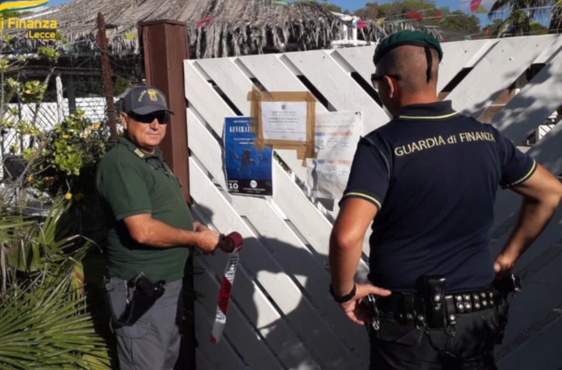 Illeciti in cambio di voti: terremoto in un comune nel Salento, 10 arresti, sequestri milionari di lidi e strutture ricettive