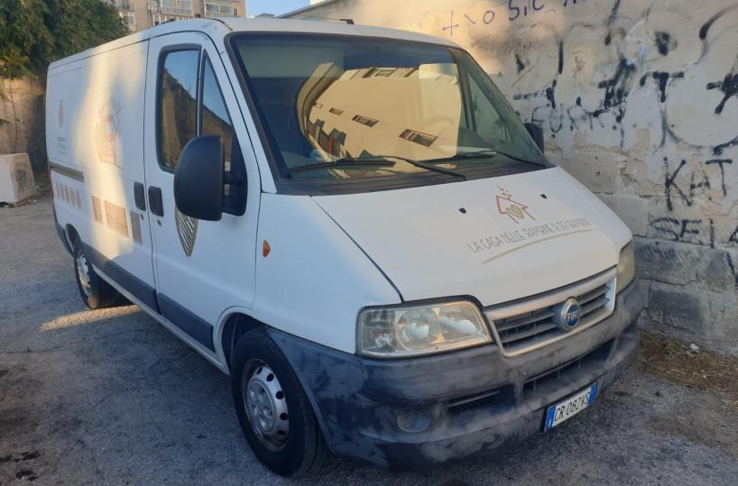 Bari, ritrovato il furgone rubato dalla Casa delle Bambine e dei Bambini. Decaro: «Restituite tutto»