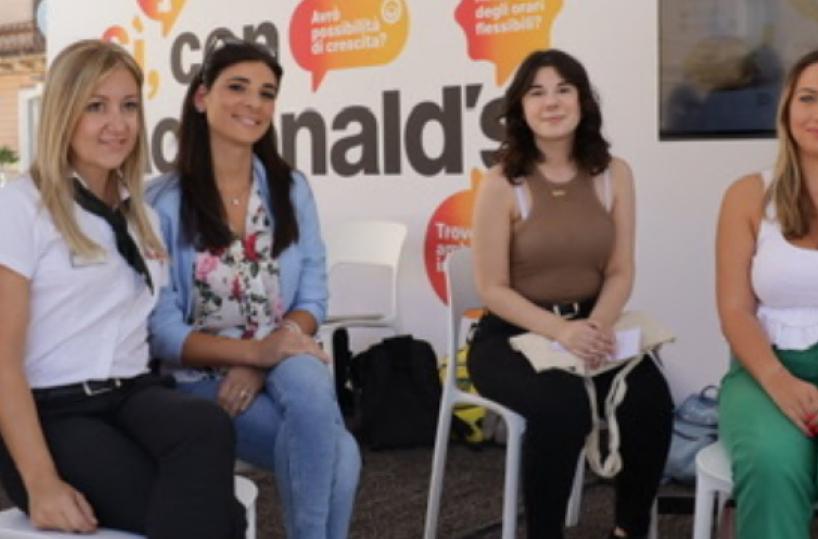 Tutti sognano il McDonald's: «Sono laureata ma servirò i panini»