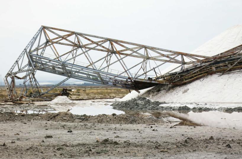 Margherita di Savoia, maltempo distrugge carro ponte delle saline. Sul Gargano allerta arancione per il vento