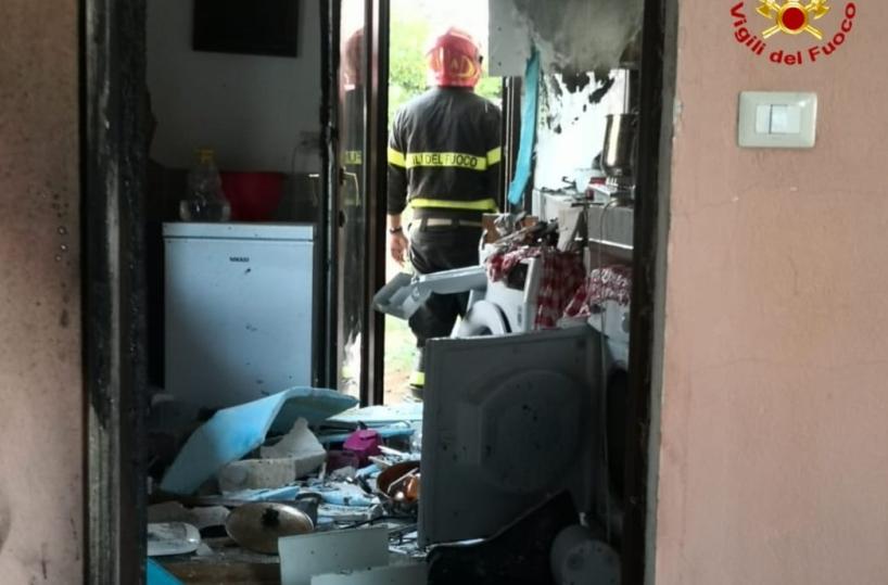 Brindisi, esplosione in una villetta a piano terra al Rione Sant’Elia: due feriti in ospedale