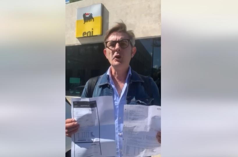 Commerciante pugliese davanti l'Eni a Roma: «Non pago le bollette ma mantengo i dipendenti»