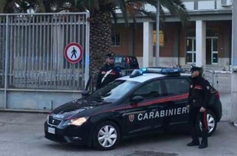 Spaccio, detenzione di armi e violenza domestica, 10 arresti nel Foggiano