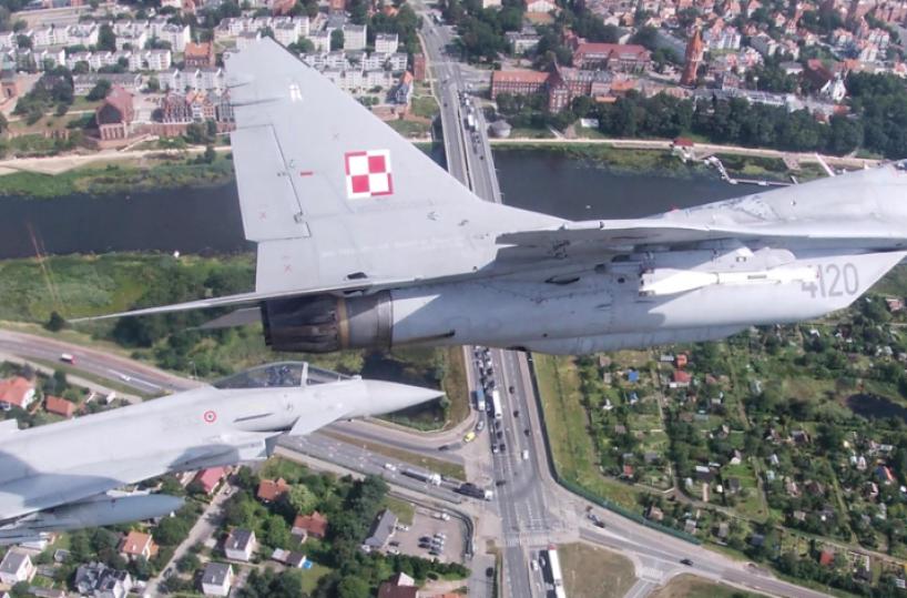 Due «caccia» italiani intercettano un gruppo di tre aerei da guerra russi