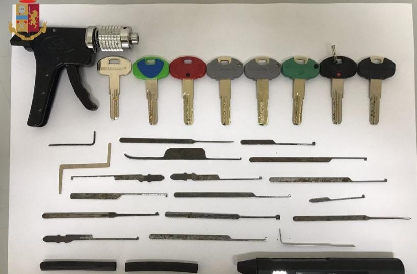 Taranto, si aggiravano  nei palazzi del borgo: denunciati due presunti topi d’appartamento