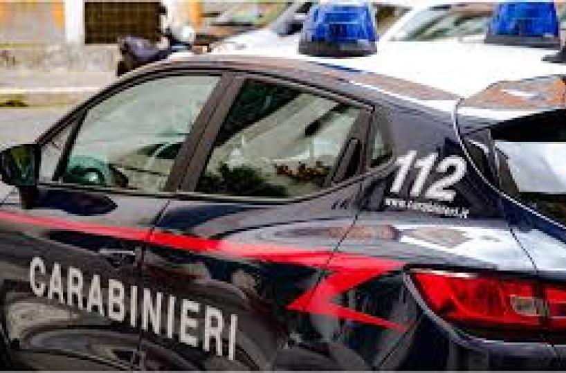 Aggredisce un'anziana in banca e le ruba 5mila euro, arrestato 32enne nel Foggiano