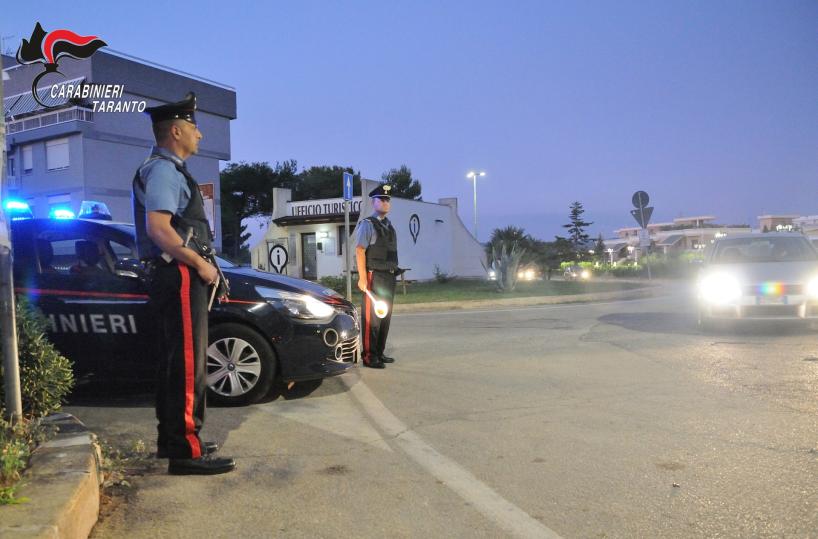 Ubriaco al volante forza posto di blocco e rischia di investire carabiniere: arrestato 38enne di Massafra