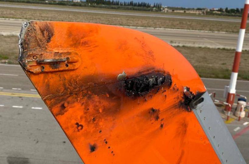 Fulmine colpisce aereo diretto a Napoli: atterraggio d'emergenza a Bari
