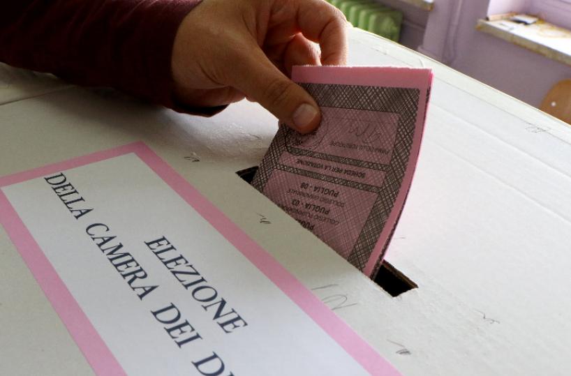Italiani al voto con il 63.9%, l'affluenza più bassa della storia
