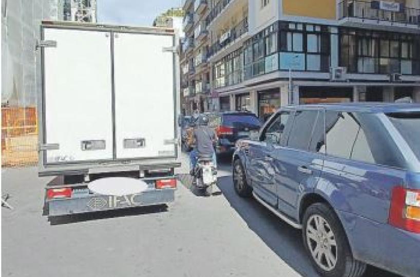Bari, lavori in piazza Umberto ed è caos