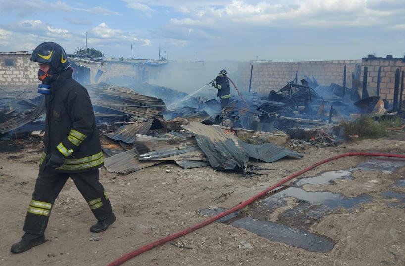 Foggia, scoppia un incendio tra le baracche di borgo Mezzanone