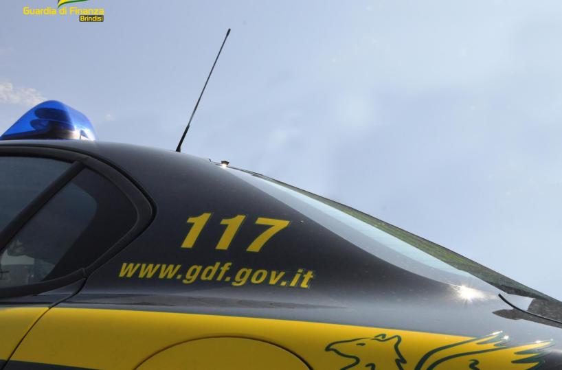 Brindisi, GdF sequestra 300 sigarette elettroniche «made in China» senza autorizzazioni. Segnalati due esercenti