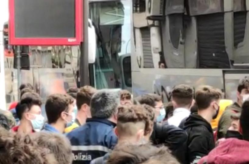 Andria, troppo pochi i bus per Bari. Cresce la protesta degli studenti