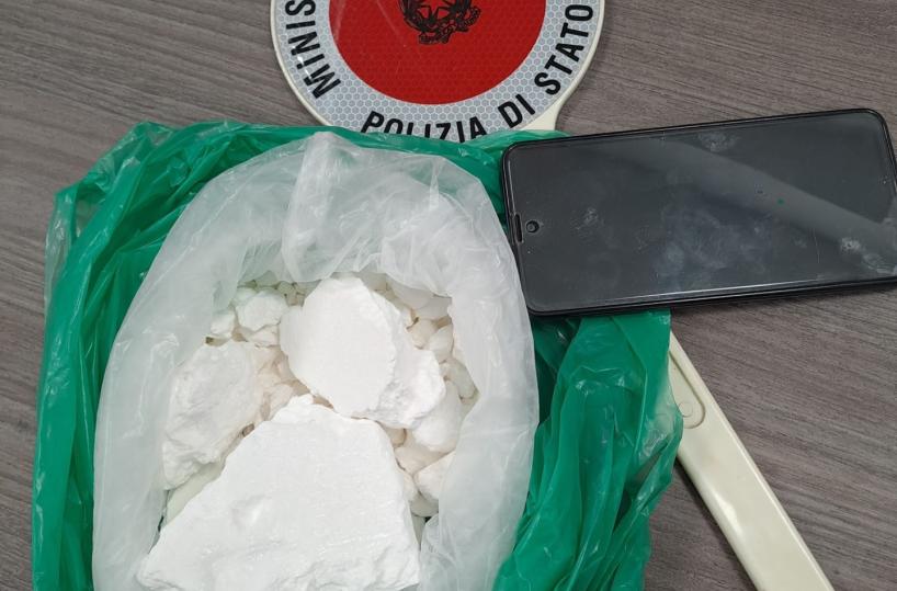 Andria, cinquantenne fermato in macchina con quasi mezzo chilo di cocaina: arrestato