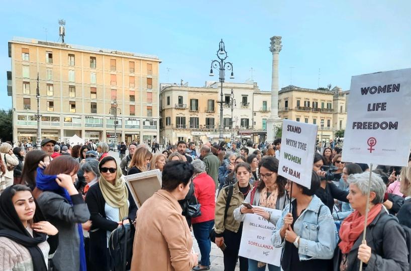 Il presidio  «Woman Life Freedom » a Lecce