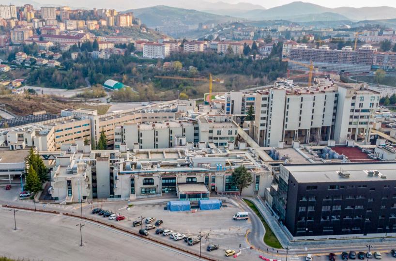 L'ospedale «San Carlo» di Potenza, foto Tony Vece 