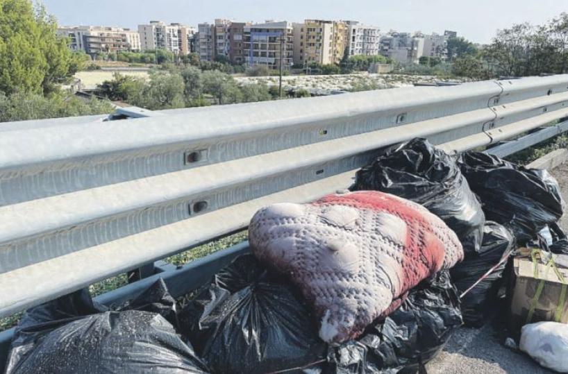 Le strade della Bat sono invase dai rifiuti