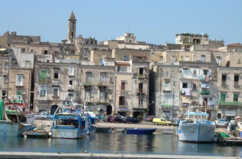 Taranto, «Aumentano i turisti»: botta e risposta