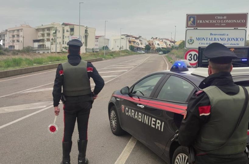 Montalbano Jonico, lancia pietre contro casa della ex compagna: arrestato