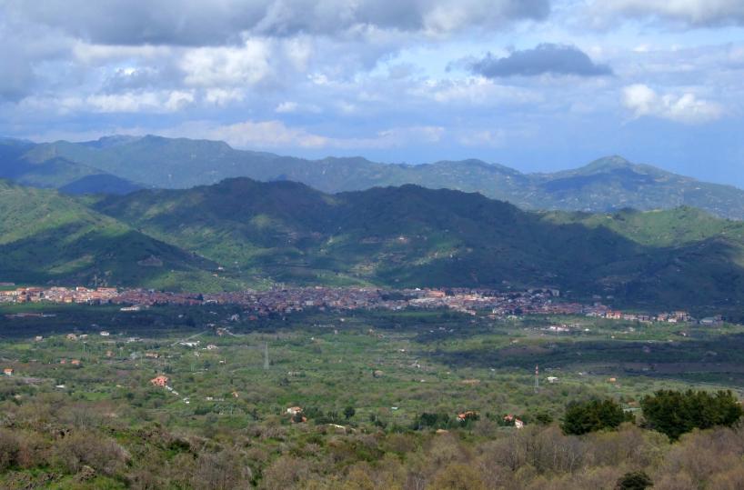 Sicilia, canadair precipita e si schianta sull'Etna