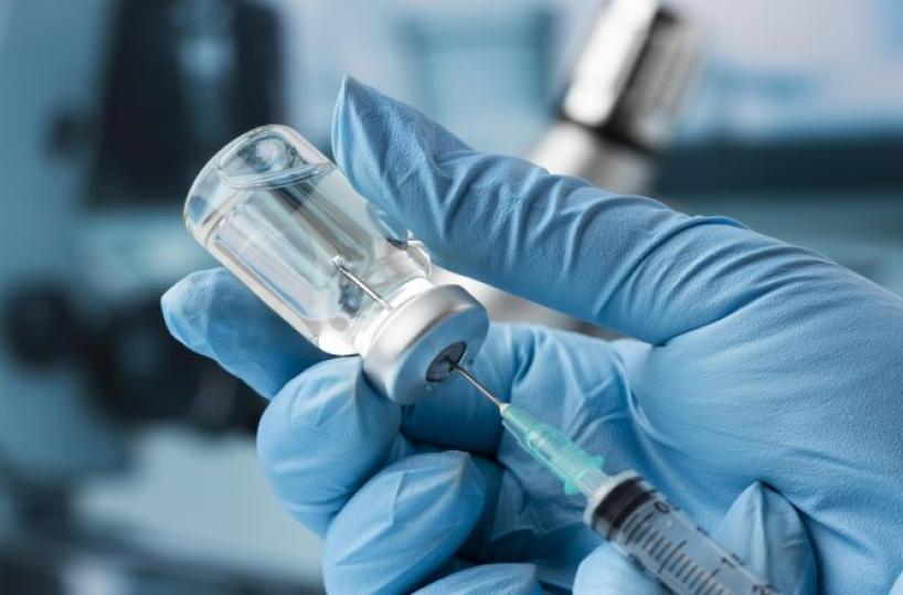 Amati: «Medici e infermieri devono essere vaccinati: legge Puglia sia estesa a tutta Italia»