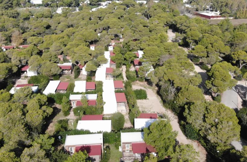 Torre San Giovanni, casette abusive nel resort in zona con vincoli paesaggistici: sequestri