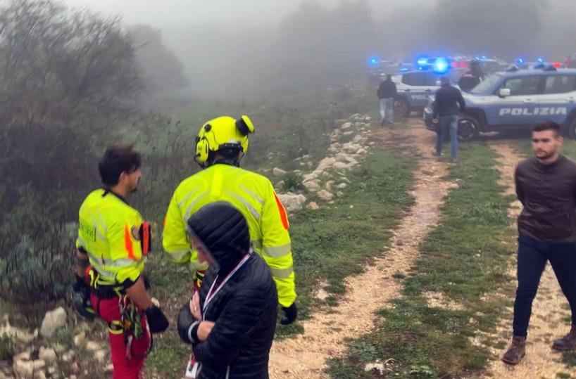 Elicottero precipitato nel Foggiano: si allungano i tempi per le autopsie sui piloti