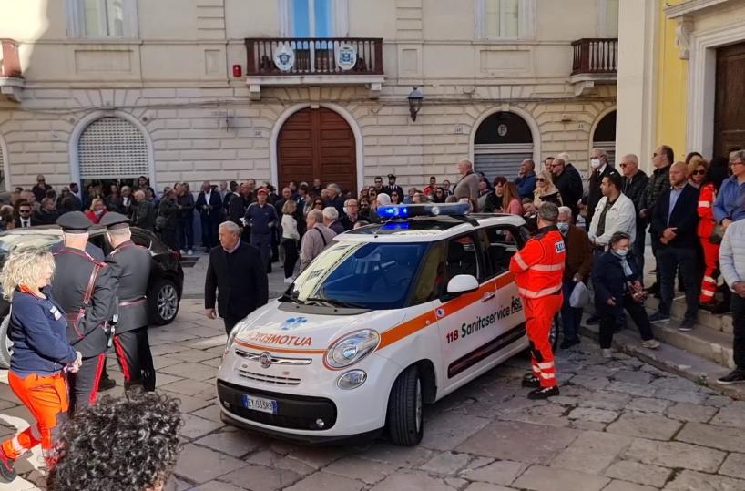 Elicottero caduto nel Foggiano, folla commossa alle esequie del medico: «Perdiamo un amico, un fratello maggiore»