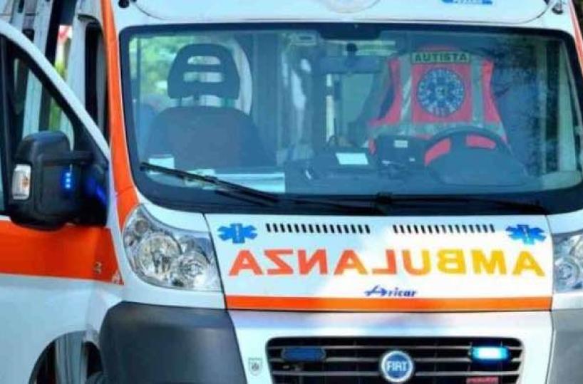 Altamura, trattore si ribalta in periferia: 68enne morto schiacciato