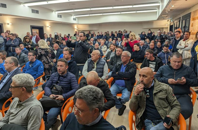 «Non solo numeri: dietro ci sono famiglie», parlano dipendenti imprese indotto ex Ilva