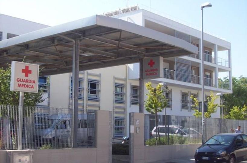 Bari, paziente lancia sedia contro dottoressa di continuità assistenziale. Fimmg: «Violenze continue»