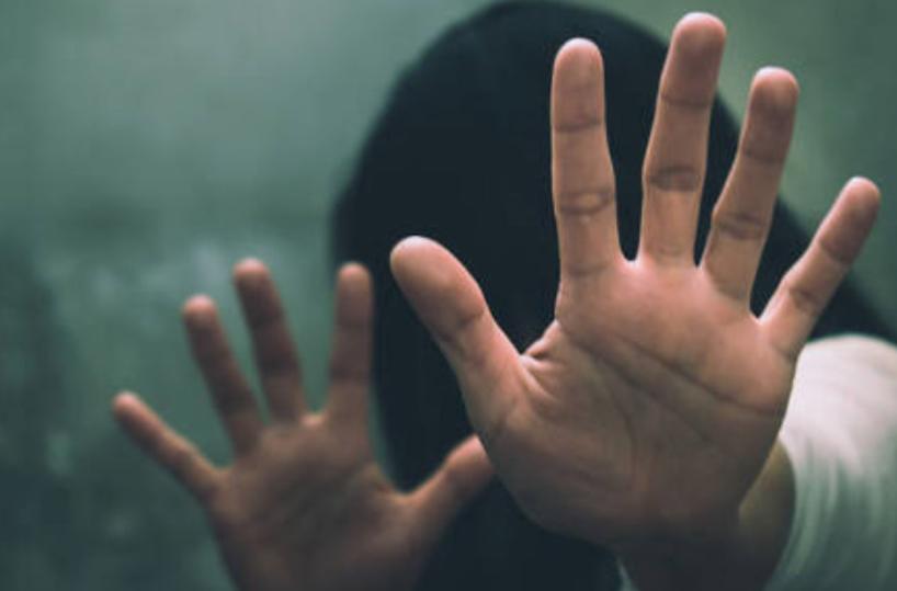 Lecce,  violenza sessuale sulla figlia adottiva: condannato a 27 anni