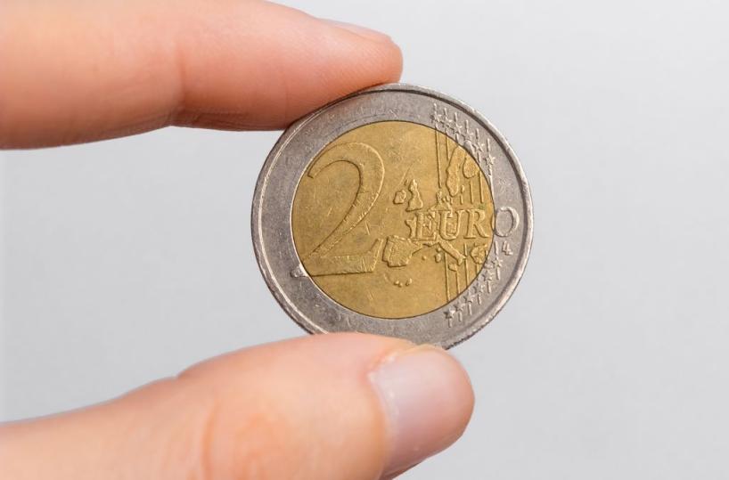 Andria, adolescenti picchiano un 13enne per farsi consegnare 2 euro: la polizia li individua