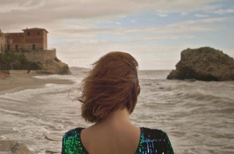 «Rosa. Il canto delle Sirene», la cantautrice Balistreri nel ritratto di Isabella Ragonese