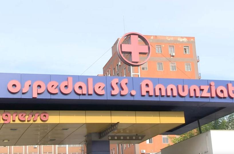 Taranto, aggressione in ospedale: medico colpito dai parenti di una donna deceduta 