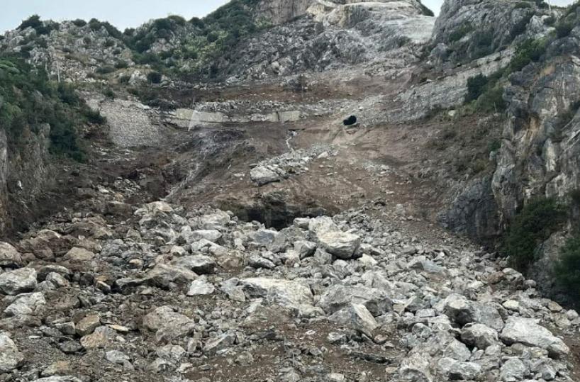 Maratea, la grande frana allontana i turisti del Ponte dell’Immacolata