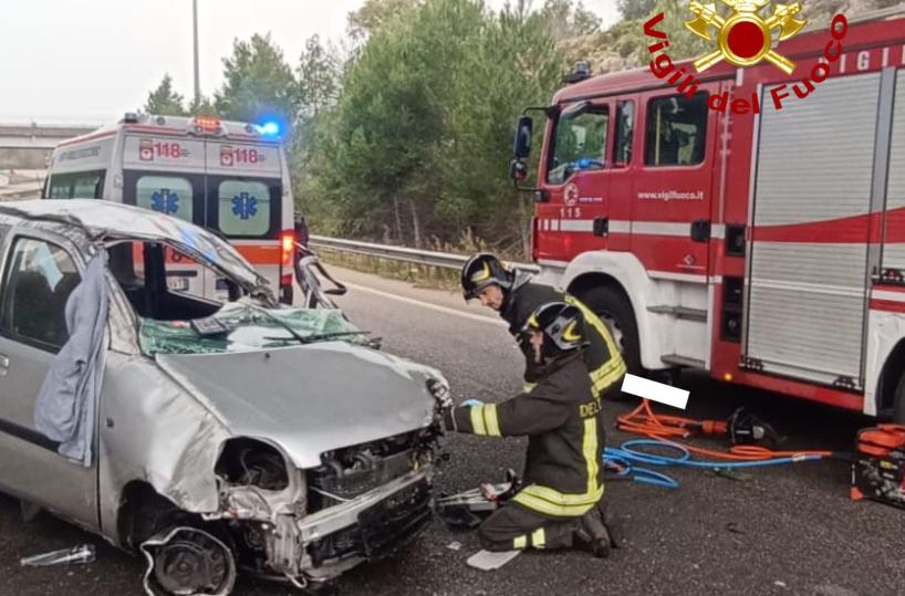 Lecce, scontro tra due auto in tangenziale: una 22enne in ospedale con un trauma cranico