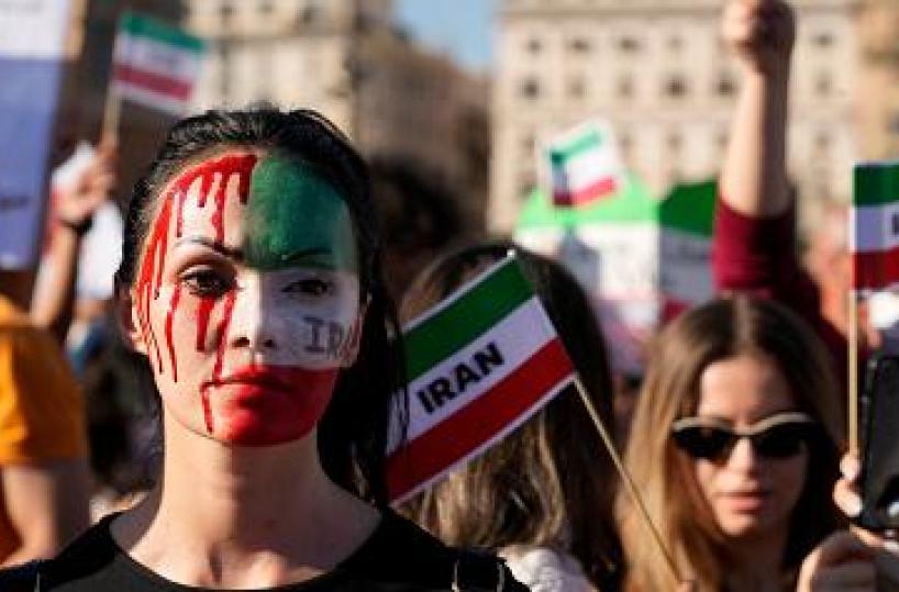 «L’alto sacrificio dei giovani in Iran contro i padri e al fianco delle donne»