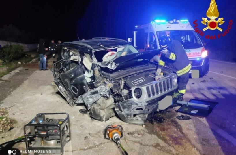 Jeep fuori strada nel Brindisino: giovane rimane incastrata nell'abitacolo