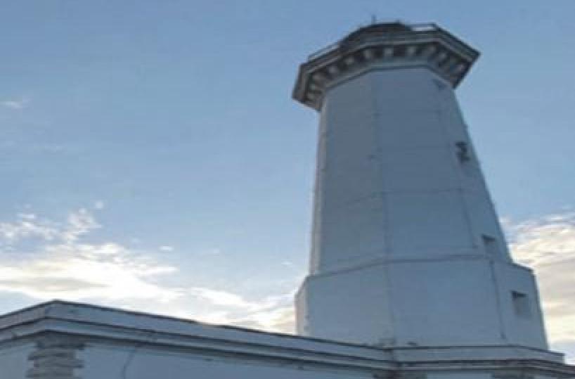 Torre Canne, una domenica vicino al Faro, fra luci tricolori e Babbo Natale