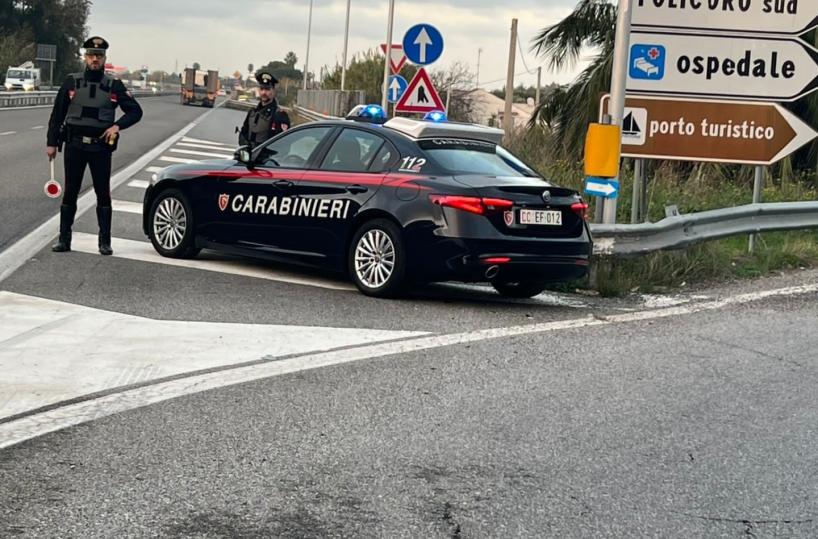 Ruba denaro e attrezzature dagli uffici comunali, un arresto nel Materano