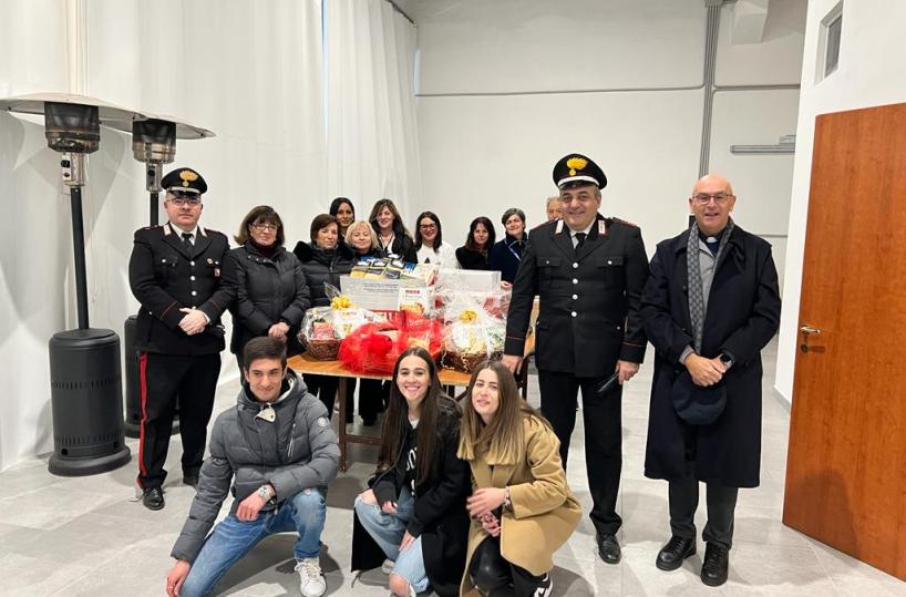 Cerignola, i doni dei Carabinieri: alimentari alla Caritas e giocattoli ai bimbi