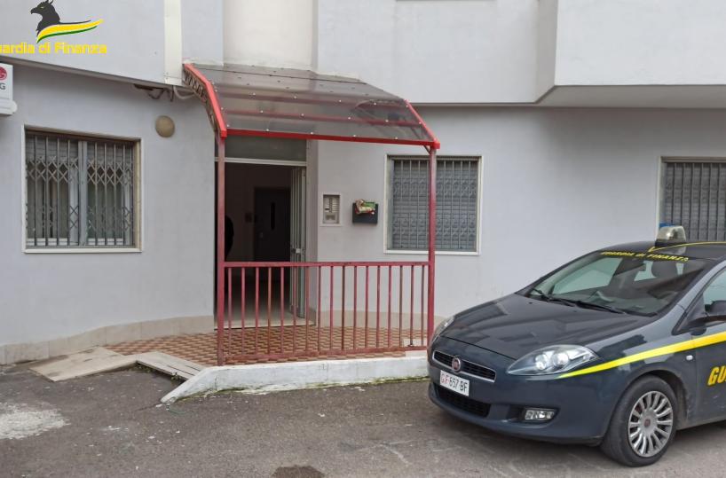 Castellaneta, GdF sequestra 33.500 prodotti contraffatti, anche decorazioni natalizie