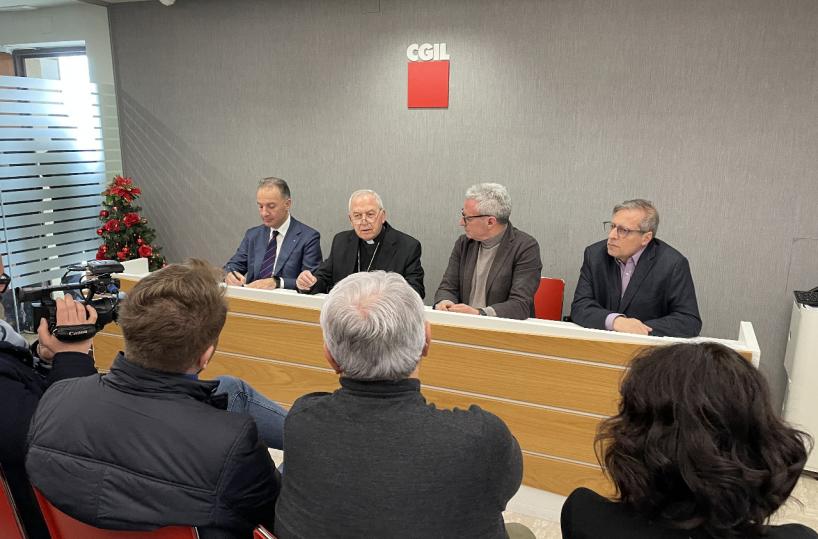 Potenza, Monsignor Ligorio incontra sindacati: «Insieme per emergenza lavoro»