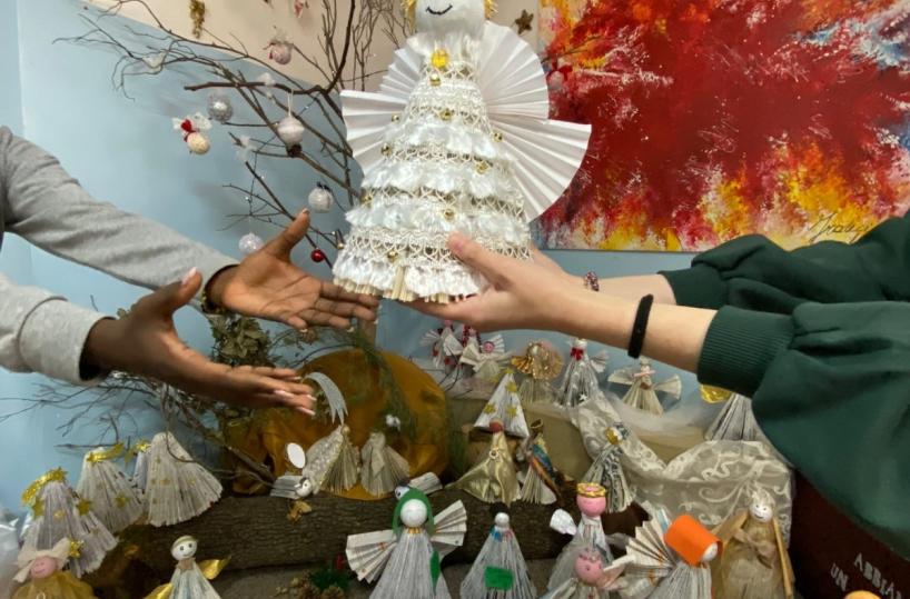 Acquaviva contro lo spreco: i libri vecchi diventano «angeli» per Natale