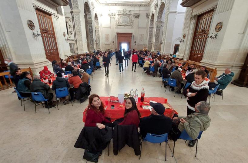 A  Lecce un abbraccio di cuori alla tavola della festa