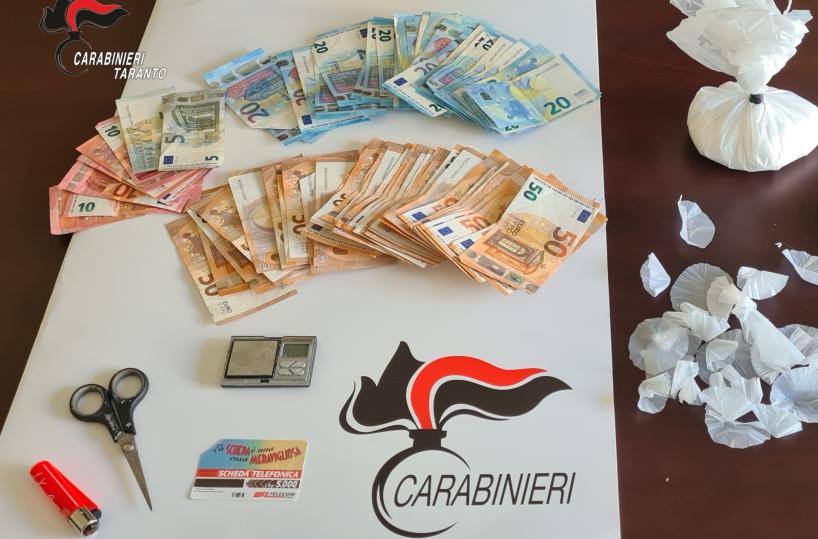 Taranto, spaccio di cocaina per le feste natalizie: scatta l'arresto