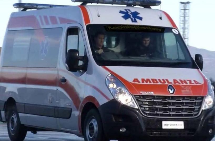 Bari, auto fuori strada in tangenziale: una famiglia in ospedale