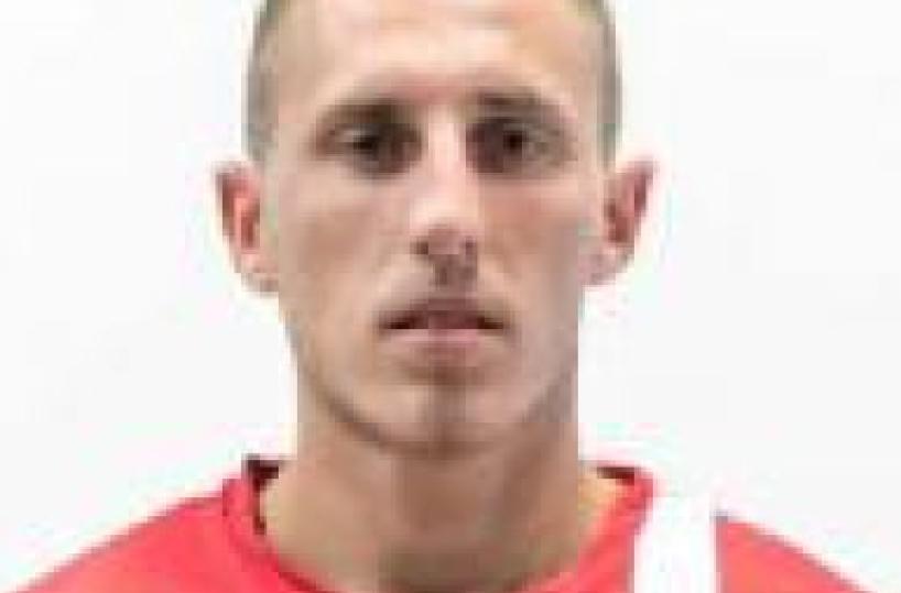 Calcio, il Bari cede il centrocampista D'Errico al Crotone