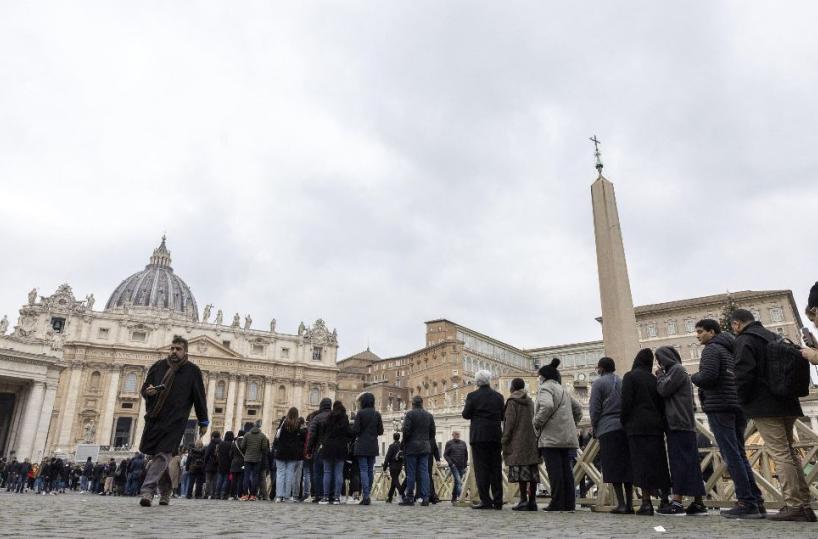 Addio a Ratzinger, in fila a San Pietro sin dall'alba per rendergli omaggio